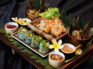 Thai Food: Goong Sarong, Popiah Pak, Chicken Pandan Leave